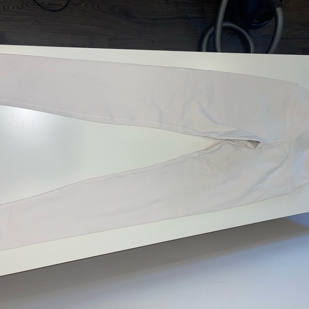 ALO Yoga Women Ivory color Leggings - Picture 7 of 7